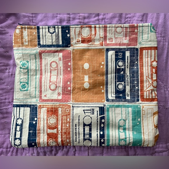 Zipper Pouch - Reusable Shopping Bag Upcycled! - Picture 5 of 13